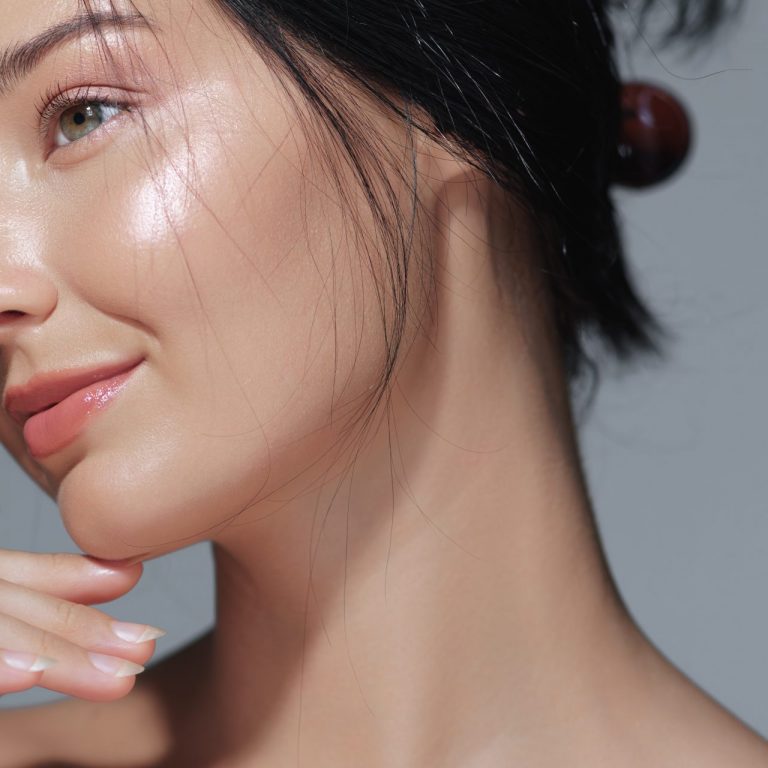 Elegant,Portrait,Of,An,Asian,Woman,With,Glowing,Skin,And